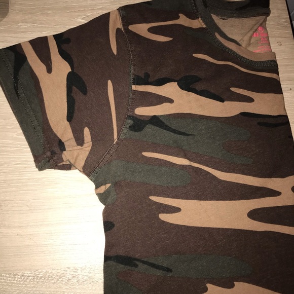 Game Winner Ladies Camoflauge Shirt - Picture 7 of 8